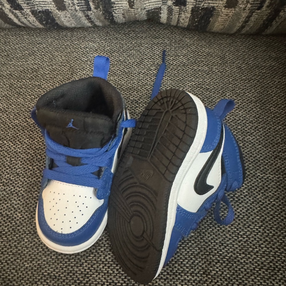 Jordan AJ 1 Mid (toddler) - Picture 6 of 6